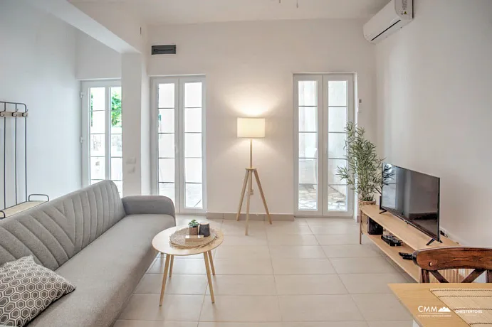 Two-Bedroom Apartment with Spacious Terrace and Garden Just 20m from the Beach!